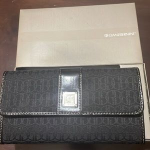 Giani Bernini wallet.